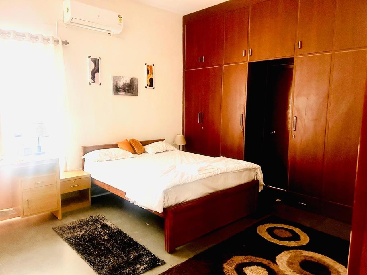 The English Gaon 4 Bhk Бхопал Экстерьер фото