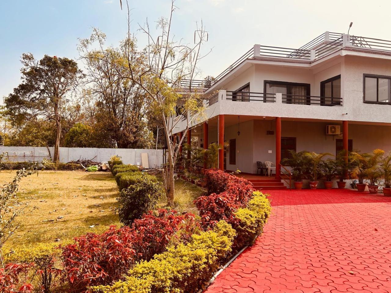The English Gaon 4 Bhk Бхопал Экстерьер фото