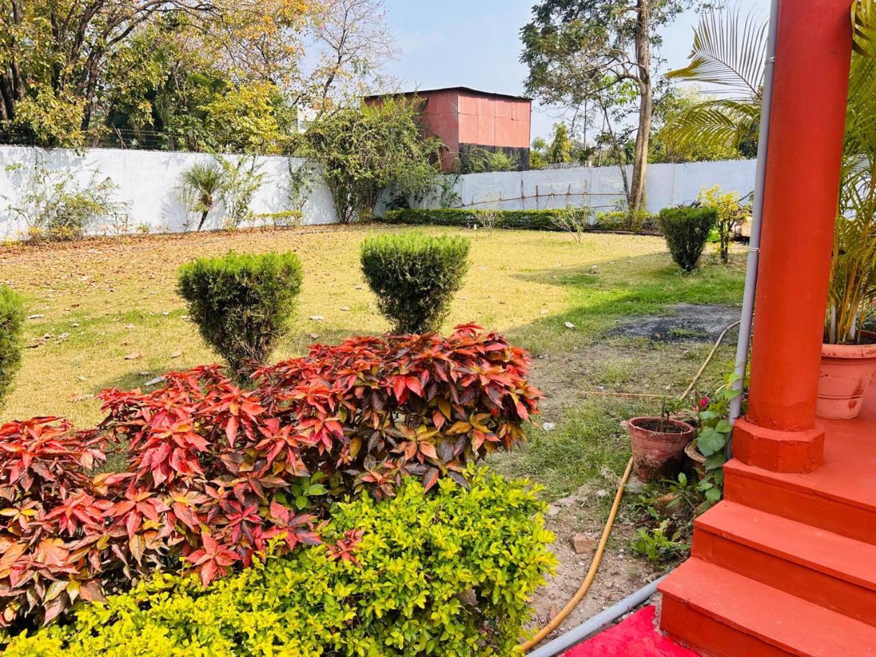 The English Gaon 4 Bhk Бхопал Экстерьер фото
