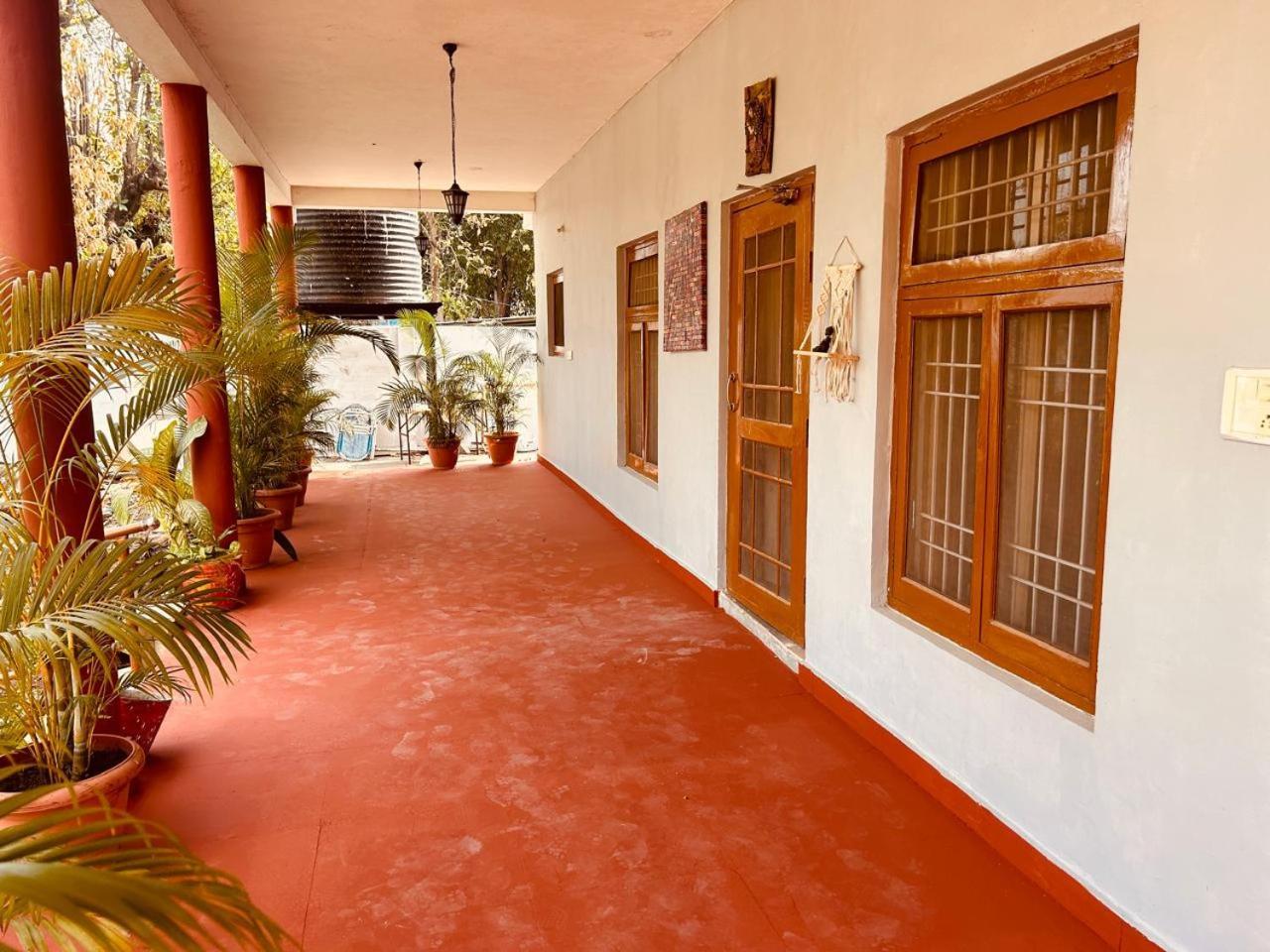 The English Gaon 4 Bhk Бхопал Экстерьер фото
