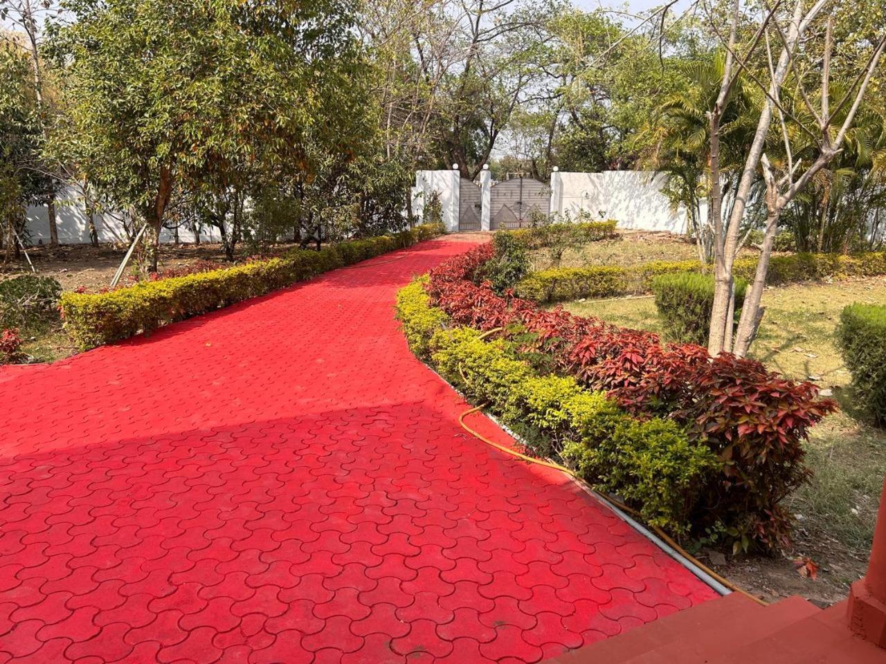 The English Gaon 4 Bhk Бхопал Экстерьер фото