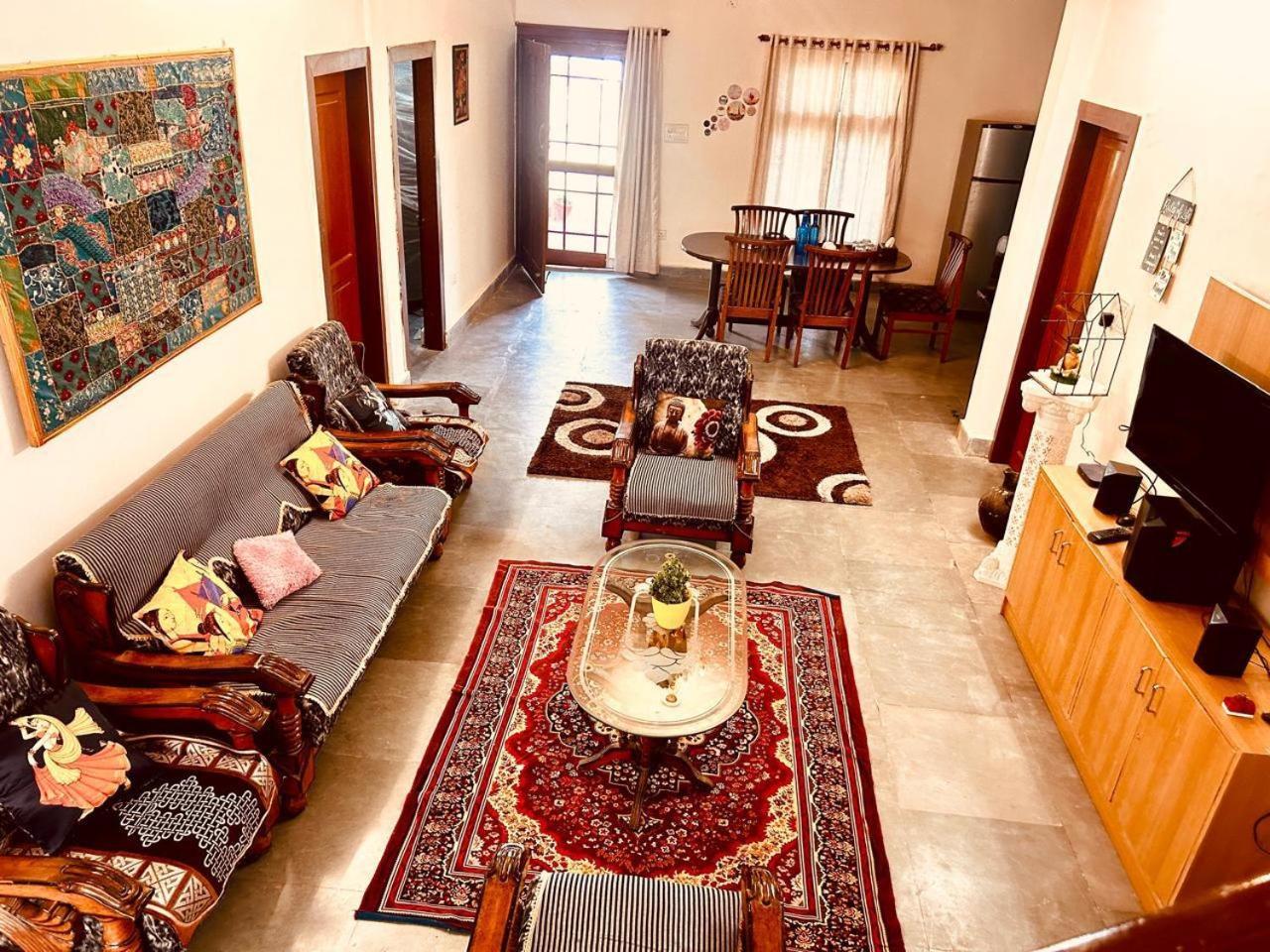 The English Gaon 4 Bhk Бхопал Экстерьер фото